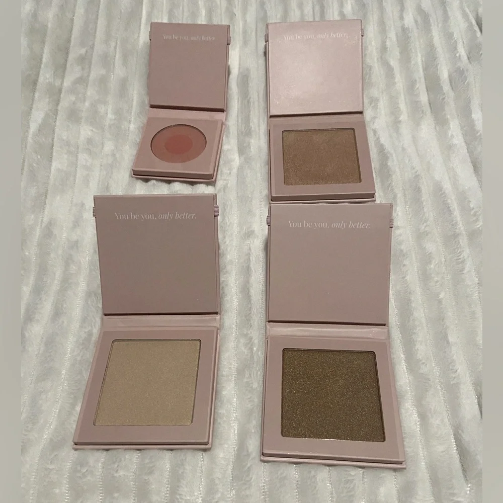 4 piece Makeup bundle New in Box MOTD 1 blush and 3 highlighting powders